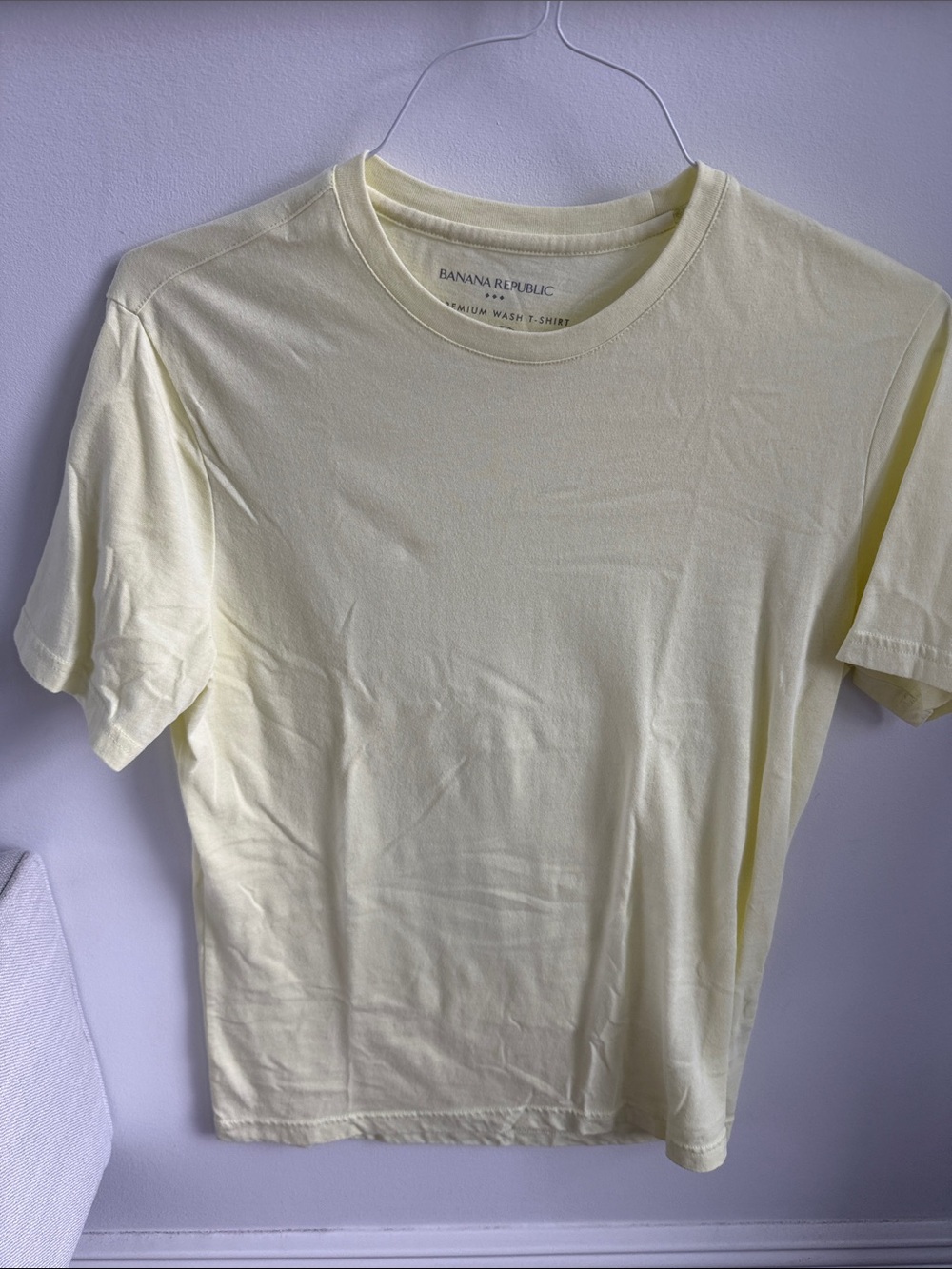 Banana Republic Short Sleeve Crew Neck T-Shirt in Pale Yellow